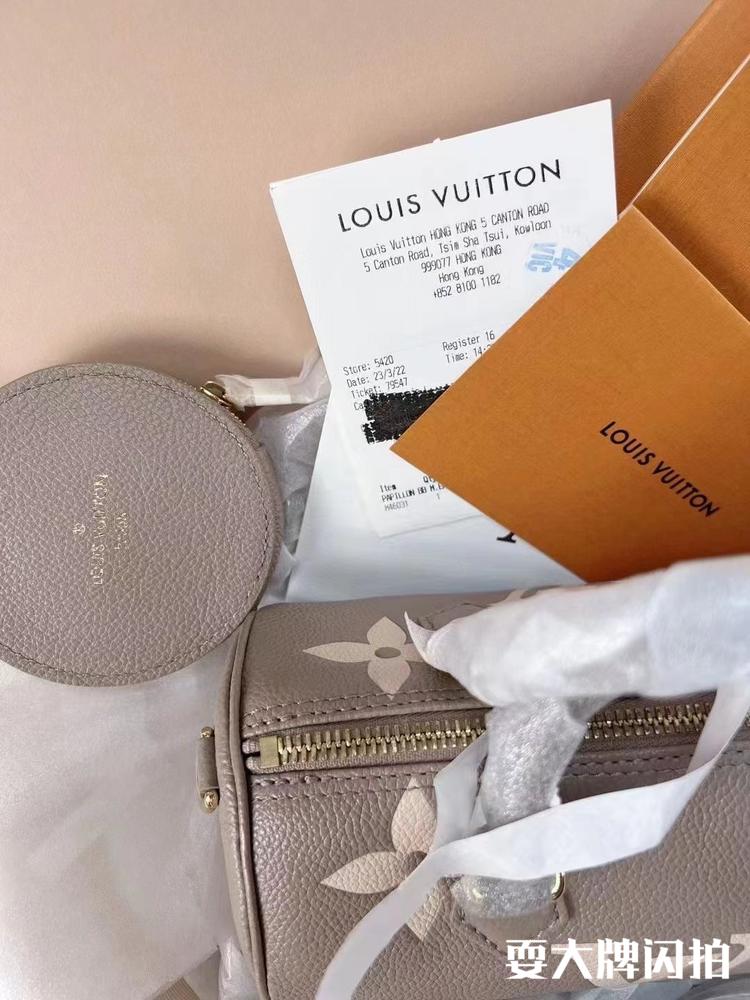 Louis Vuitton路易威登 全新全套灰色全皮款巴比龙三合一 全❤️全套LV 路易威登 Louis Vuitton 👜
lv路易威登 papillon 巴比龙三合一  灰米色 芯片送礼首选🎁
